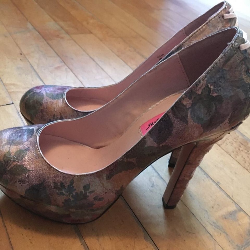 Betsey Johnson Ditan Floral Platforms